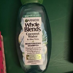 Garnier Whole Blends Coconut Water & Aloe Vera Moisturizing Shampoo - Green